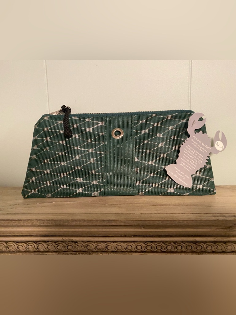 NWT Alaina Marie Green Patterned Canvas Clutch Wristlet